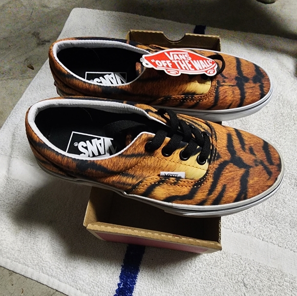 VANS ERA Men's 4.5 / Women's 6 Skate Shoes Tiger/True White - Picture 5 of 7